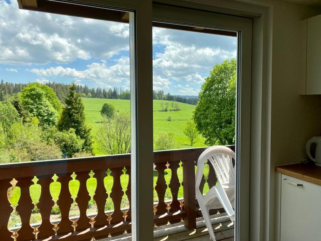 Gaestehaus Steiert Fewo Kuhbergblick Lenzkirch Exteriör bild